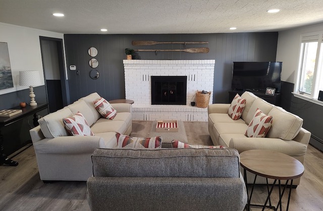 Lake/River House with Fireplace and Game Room