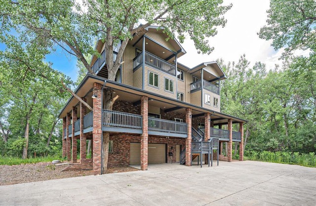 Ultimate Treehouse Mansion w/Game Room