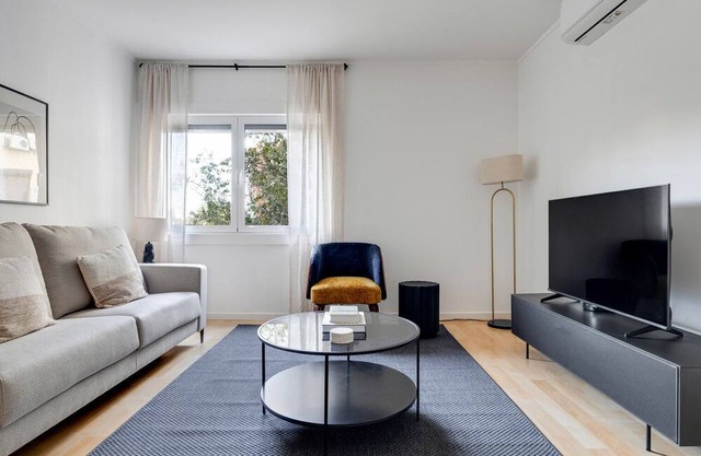 Blueground | Avenidas Novas, balcony, nr Parque Eduardo VII