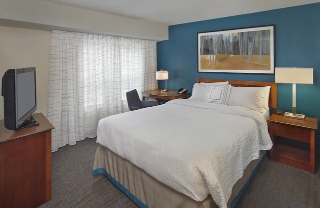 Adventure Getaway! 2 Cozy Units, Free Breakfast and Parking!