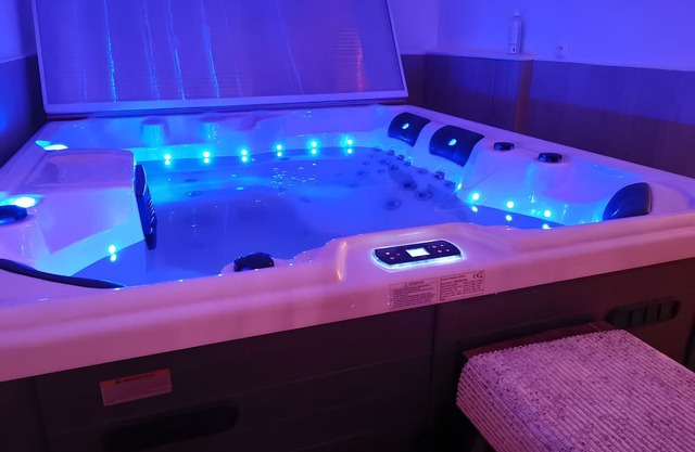 Wellness Cottage with Spa, Private Terrace, Garden and Wi-Fi