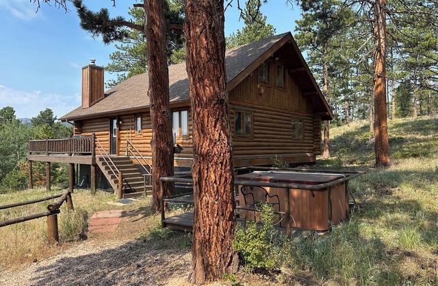 Amazing 3-bedroom cabin in Red Feather Lakes - Rustic Rendezvous