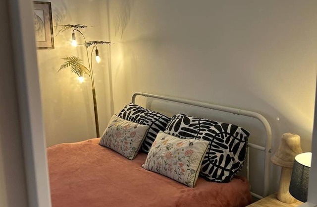 Cosy Double Room 5 Minutes from Station,Peaceful Area, Only 20 Minutes to London
