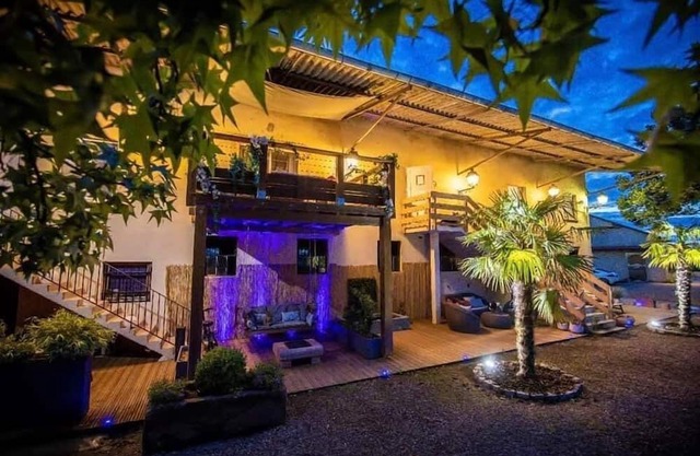 Cottage-Whirlpool bath-Cottage-Garden view
