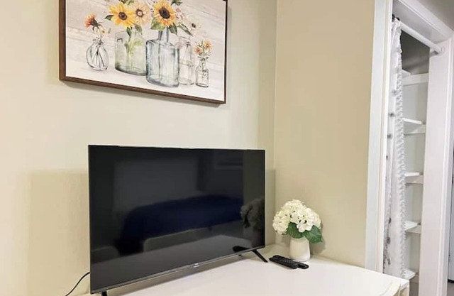 Enchanting 2-bedroom house with AC in Arcadia