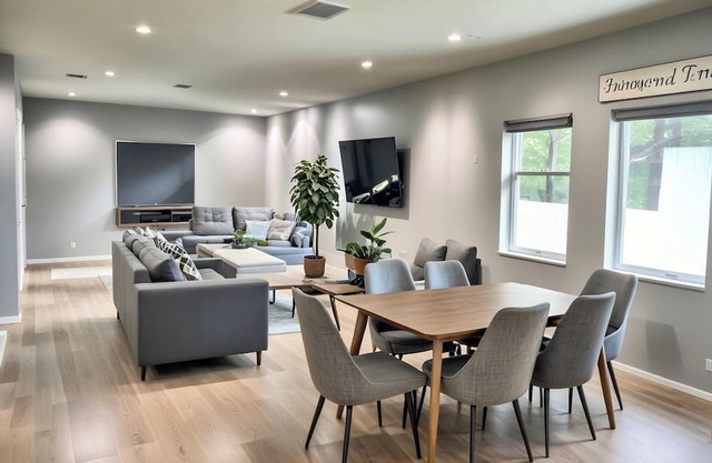 Stylish 3BR Townhouse Retreat near Hollywood – Private Balcony View