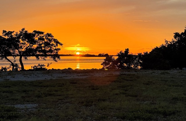 1 story 3-bedroom house in tranquil Big Pine Key 100 ft dock