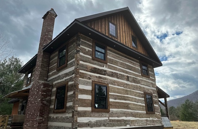 Cozy Oak & Ember Lodge
