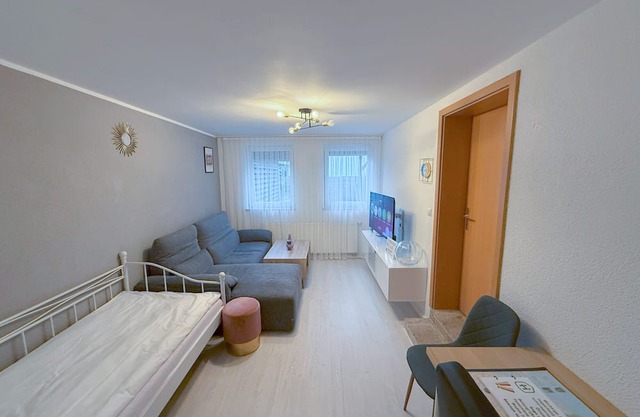Holiday Apartment 'Knittlingen' Dishwasher, Washing Machine, FREE Wifi, Private Parking