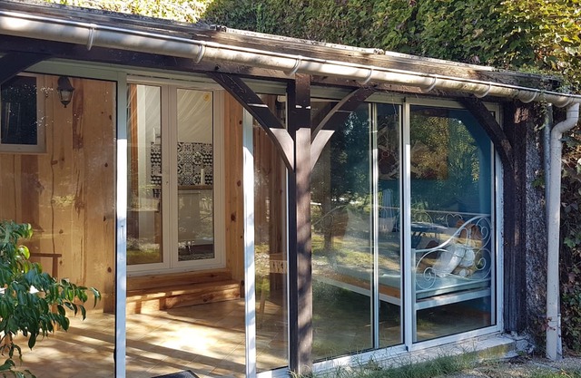 Cottage 'À L'envol' with Private Terrace and Shared Garden