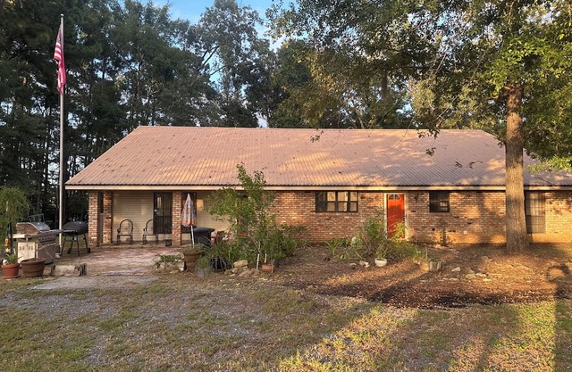 Lake front property 3 bedroom with big back porch.