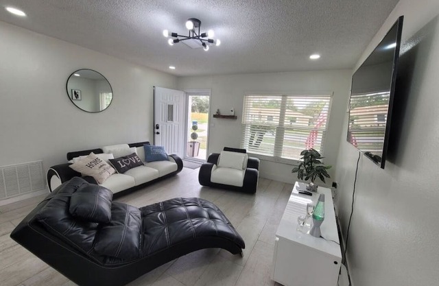 Tranquil 2-bedroom house with AC in Spring Hill