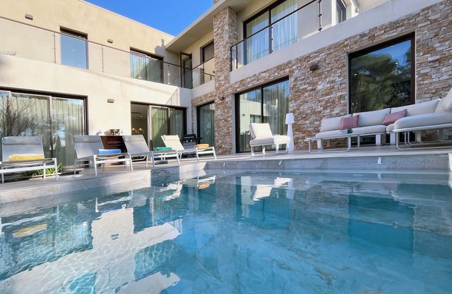 UCCELLI LE LUXE Heated swimming pool: