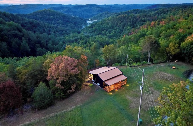 Shorty’s View| Hot Tub| Ride-In/Off-Road access
