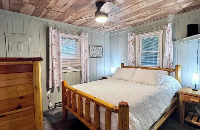Cabin Close to Raystown Lake Hot Tub Fire Pit Newly Renovated