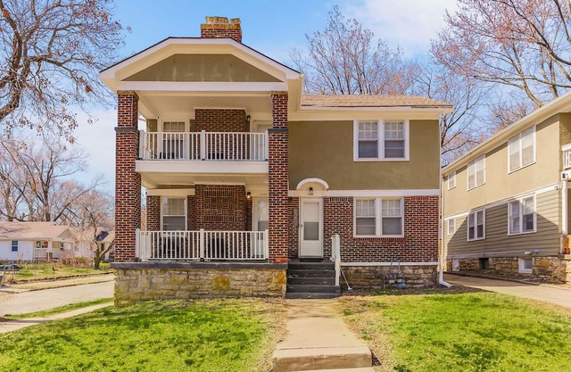 Cozy 2BR Near Hospitals, UMKC, Brookside, & Plaza