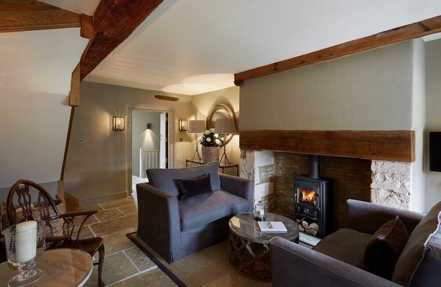 Cosy Cotswolds Retreat - Boutique Interiors