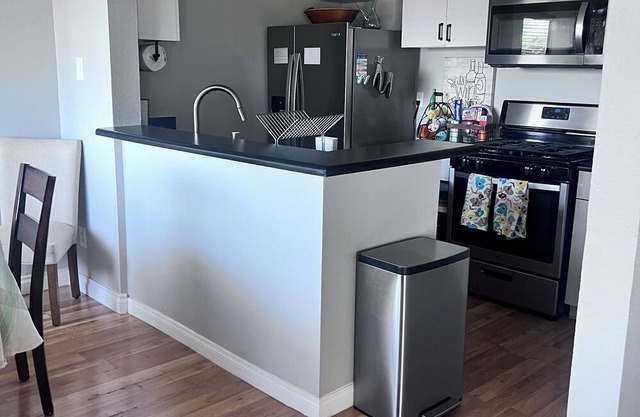Charming 1-bedroom condo with full ammenities