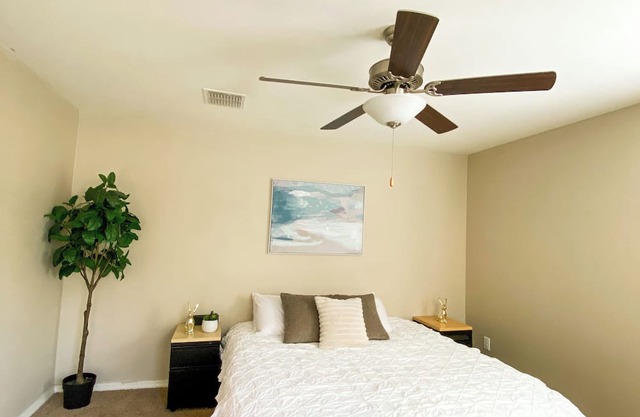 Spacious 4BR Retreat Near Cardinal State Farm Stadium & Westgate