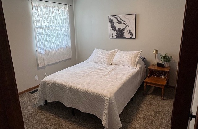 Fabulous 2-bedroom house in Manhattan. Walkable to KSU.