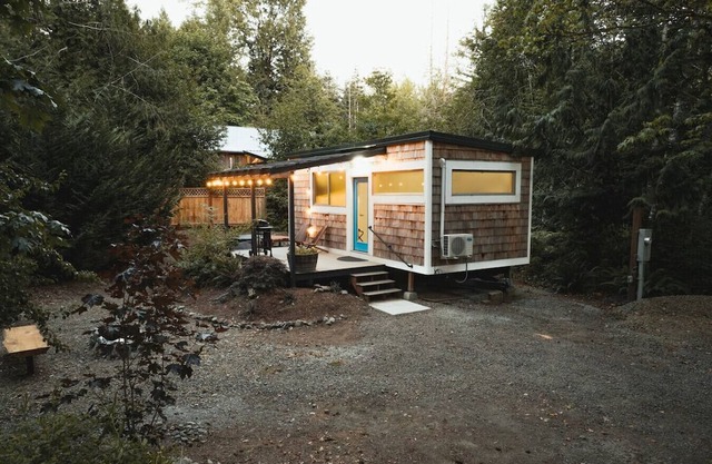 Tiny Home w/Hot Tub-Fire Pit-AC