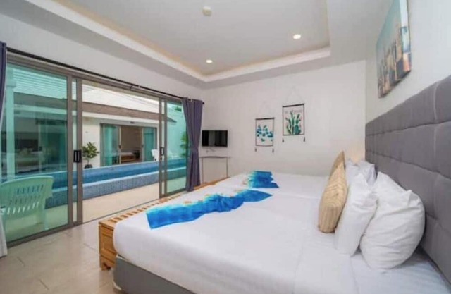Phuket Island Yona Sea Bar Royal Pier Beach 4 Bedroom Villa