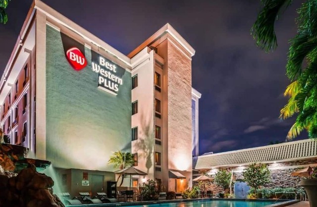 Charming hotel room in fabulous with amenities & close to Hardrock Stadium, FIFA