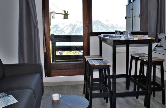 Mountain studio at the slopes, free parking, Risoul 1850