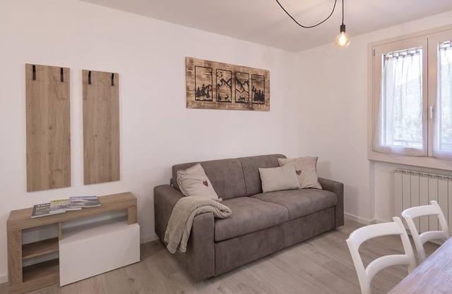 Caty's Home - Two Bedroom Apartment, Sleeps 6