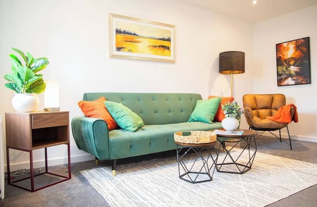 Bright & Stylish 3-Bed house