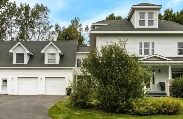 2 Ensuite Apartment w/Garage Dogs OK