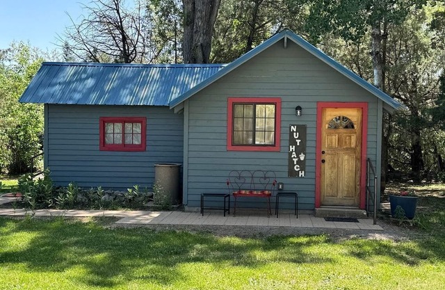 Cozy Rustic Cabin with Riverside Patio on the Pecos River – Pecos, New Mexico