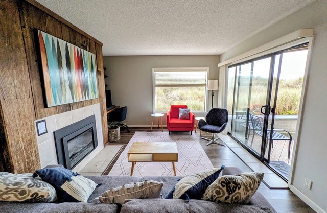 The Tide's Edge : Steps to the Beach