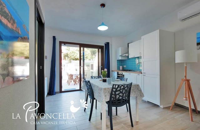 The Blue Lapwing at the Court