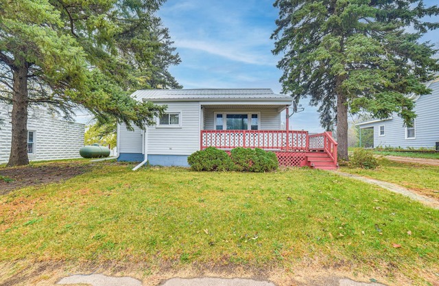 Walk to Restaurant & Bar: Home w/Deck in Gary