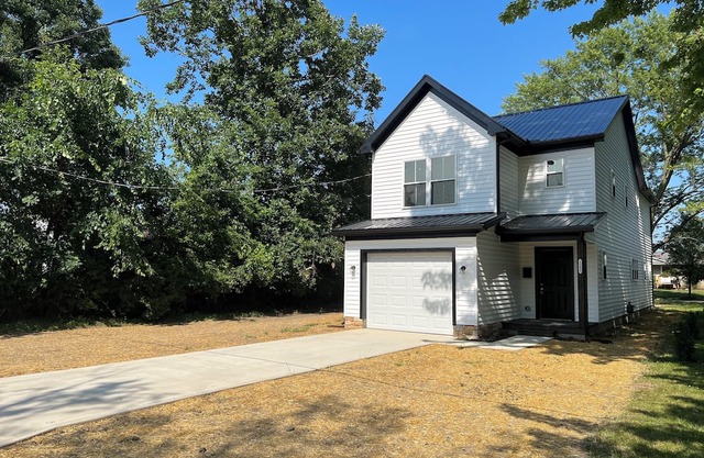 Delightful 3-bedroom house with AC in Eastlake.