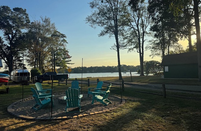 Lakeside 3 bedroom retreat with game room, hot tub and kayaks