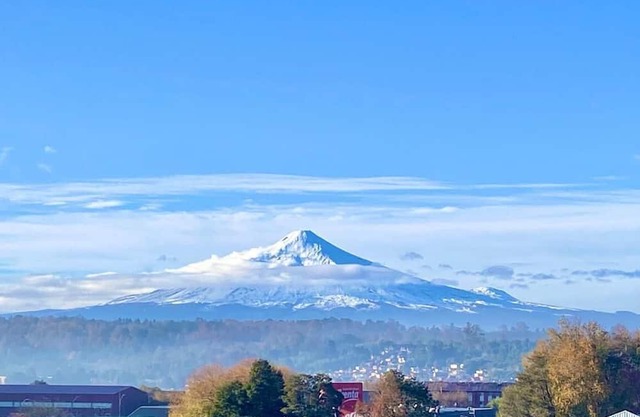 Beautiful apartment with excellent volcano and lake view.