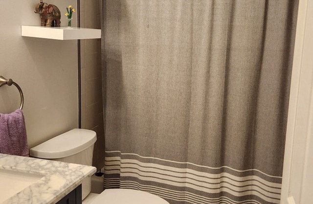 Charming 4-bedroom house near expressways and trains