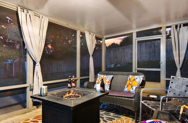 Crestview Family Home w/Games & Porch