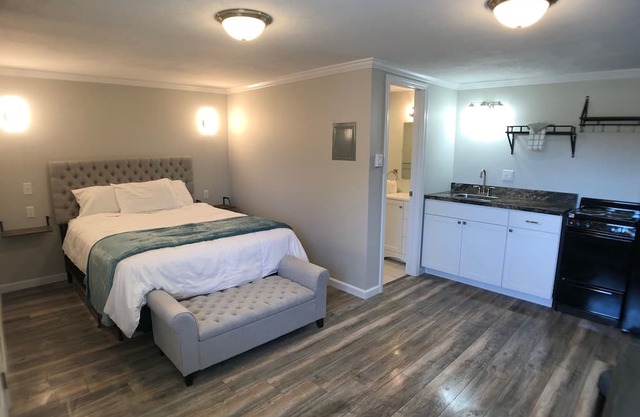 All-inclusive studio apartment with utilities included-Unit 2