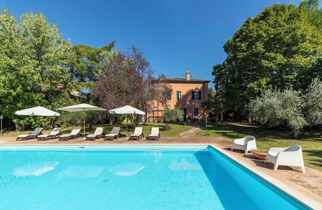 Frescoed 19-century Villa. Family gatherings. Air conditioning