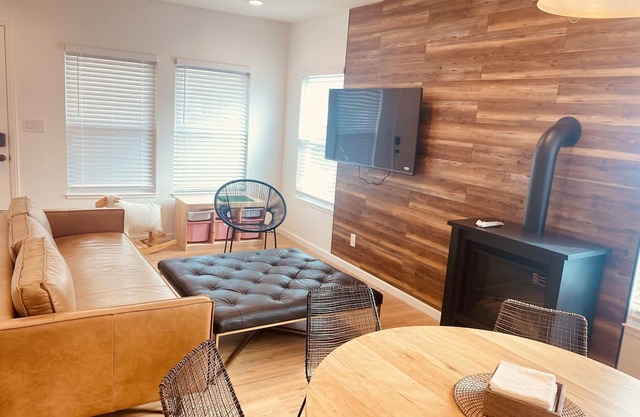Downtown 3B/3b kids friendly home in San Mateo