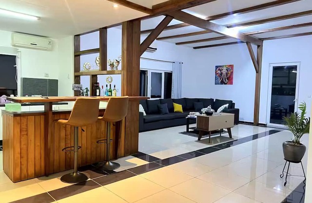 Cozy House at Beach Road Takoradi. Minute to Beach!