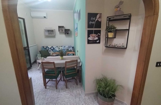 Deluxe, apartment within walking distance of Gallico Marina beach.