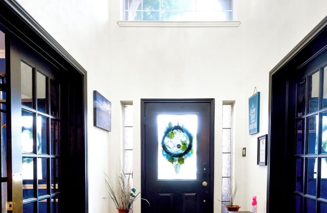 Charming 3-bedroom guest house with WiFi, AC in tranquil Allen
