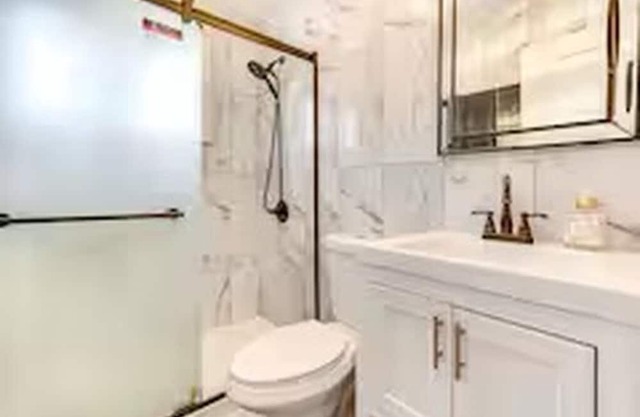 3-bedroom house in welcoming Columbus with WiFi, AC