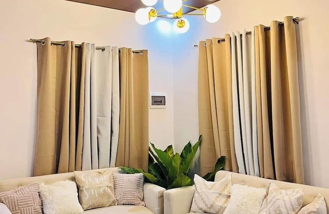 Mollys transient 2-bedroom house in wonderful General Santos City with WiFi, AC