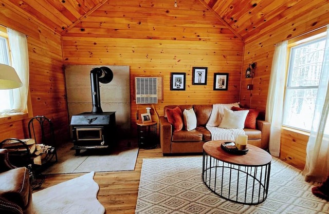 Spring Is In The Air | Cozy off-grid cabin