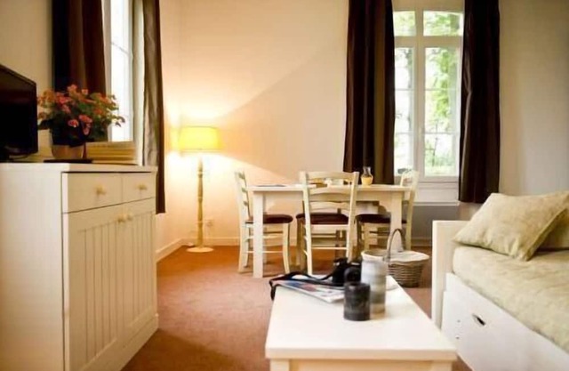 Swimming pool, parking, tv, 45m², Etretat